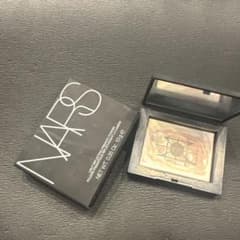 NARS ライトリフレクティング プリズマティックパウダー 02555 - メルカリ