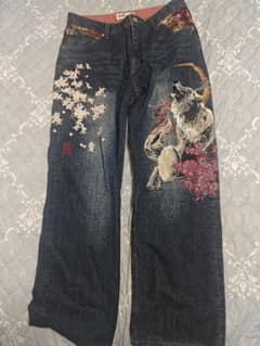 【絡繰魂】狼刺繍ジーンズ　サイズ32　裾上げ済みのサムネイル