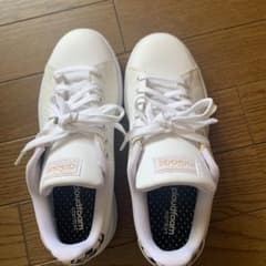 adidasのサムネイル