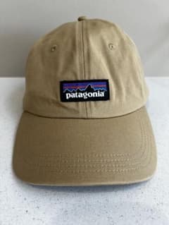 patagonia ベージュ ロゴキャップのサムネイル