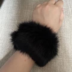 処分価格12/26までの出品　ラビットファー　黒 ファーバングル セットのサムネイル