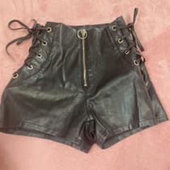 ブラック合成皮革ハイウエストショートパンツのサムネイル