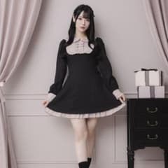 pium ピウム スクエアフリルリボンドーリーワンピース ブラック - メルカリ