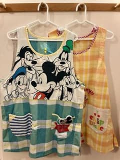保育士エプロン　ディズニー2枚セット　即購入OK!のサムネイル