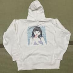 山本優菜　パーカーホワイトのサムネイル