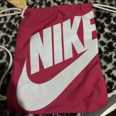 Nike ピンク ナップザック ロゴ入りのサムネイル