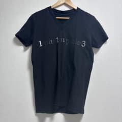 1 piu 1 uguale 3 Vネック Tシャツ ブラック