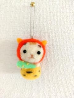 羊毛フェルト 猫の着ぐるみ キーホルダー - メルカリ
