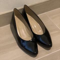 GUCCHI エナメルパンプス　黒のサムネイル