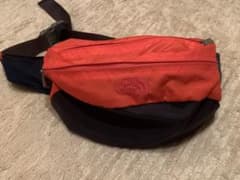 THE NORTH FACE ボディバッグ レッド・ネイビーのサムネイル