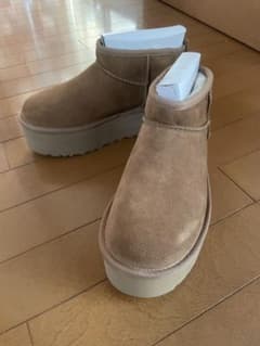 UGG ムートンブーツ クラシックウルトラミニプラットフォームブーツのサムネイル