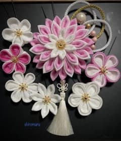 #656 つまみ細工　髪飾り〔ピンク×白〕ちりめん　大輪　タッセル