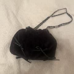 黒いファーショルダーバッグのサムネイル