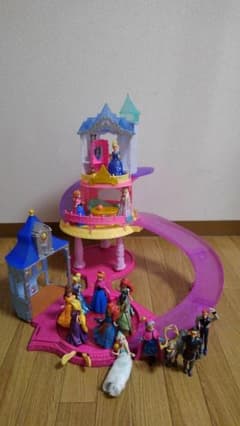 ディズニープリンセスお城と人形♪のサムネイル