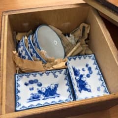 【デッドストック】昭和47年新聞包装 鍋島焼 唐子 角皿5枚 丸皿3枚 共箱 デッドストック】昭和47年新聞包装 鍋島焼 唐子 角皿5枚 丸皿3枚 共箱