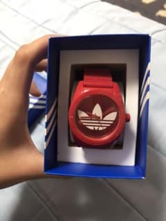 adidasの時計のサムネイル