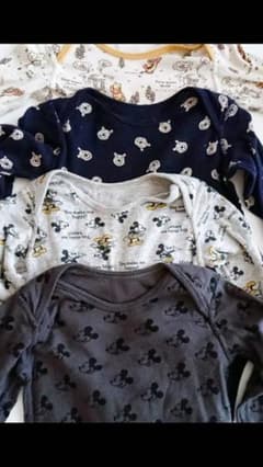 4枚セット  UNIQLO Disney 肌着 ロンパースのサムネイル