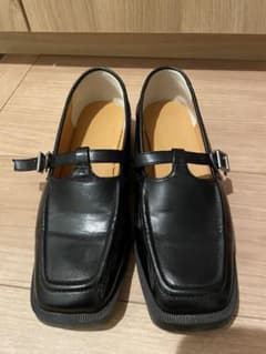 ストラップ付き スクエアトゥ ローファー ブラックのサムネイル