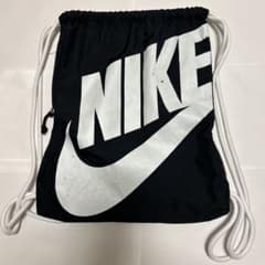 大人気 NIKE ナップサック ブラックのサムネイル
