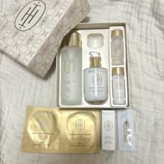 【最終値下げ】HOLITUALエッセンス&ローションスペシャルセットサンプル付のサムネイル