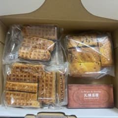 重慶飯店　アウトレット　中華菓子　俉仁夾叉心　豆沙夾心　ナア粉夾心　横浜煉瓦のサムネイル