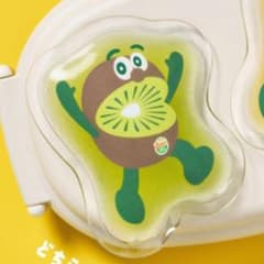 ドロマーシーザー　スリーブ付き らくらくメルカリ便 ゼスプリ キウイブラザーズ オリジナル保冷剤 グリーン - メルカリ