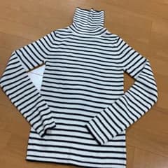 美品　GU ボーダー タートルネック ニットのサムネイル