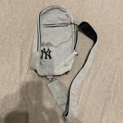 MLB ニューヨークヤンキース ボディバッグ グレーのサムネイル