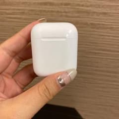 AirPods 本体のサムネイル