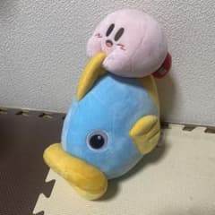 커비 봉제인형 물고기 위에 탄 디자인