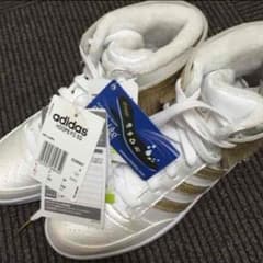 adidasハイカットスニーカー 23.5㎝のサムネイル