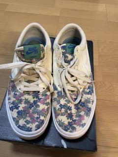 Nike SB 花柄スニーカー　ナイキのサムネイル