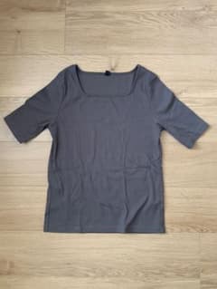 UNIQLO リブ編みスクエアネックTシャツ Sサイズ チャコールのサムネイル