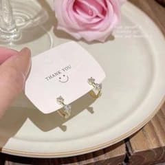 ピアス　小さい　ダイヤ　韓国　かわいい　おしゃれのサムネイル