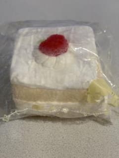 MOMO スクイーズ ケーキ いちごのサムネイル