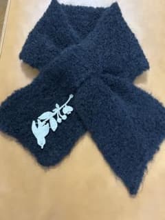 ミナペルホネン ダークグレー マフラーのサムネイル