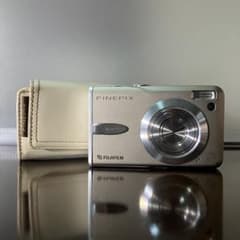 FUJIFILM FinePix F30 compact digital camera with case