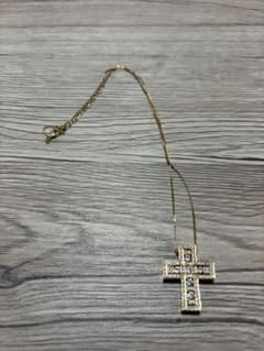 BELINDA JEWELRY クロスネックレス ゴールドカラーのサムネイル