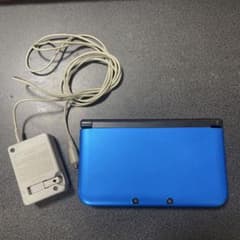 ネ*ー様 NINTENDO 3DS LL 充電器付き ブラック/ブルーのサムネイル