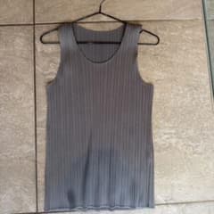 PLEATS PLEASE ノースリーブ タンクトップ グラフィック サイズ3 プリーツプリーズPLEATS PLEASE フォイルクローバープリントタンク