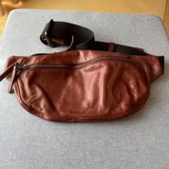 値下げ‼️ブッテロ レザーファニーパック 茶 - メルカリ