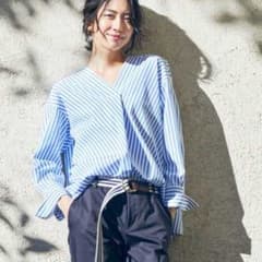 Canclini 美品 シャーティング Vネックブラウス  38のサムネイル