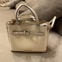 【値下げ中】MICHAEL KORS ホワイト ハンドバッグのサムネイル