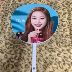 TWICE うちわのサムネイル