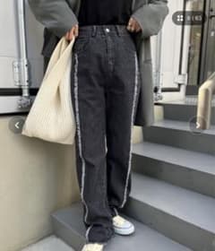 ストレートデニムパンツのサムネイル