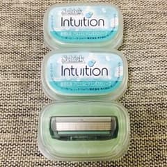 ※専用※【新品/箱なし】☆Shick☆Intuition３つ/敏感肌用のサムネイル