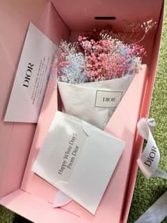 Diorのプリザーブドフラワーのブーケのサムネイル