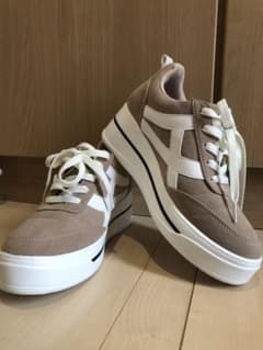 新品！スニーカーのサムネイル