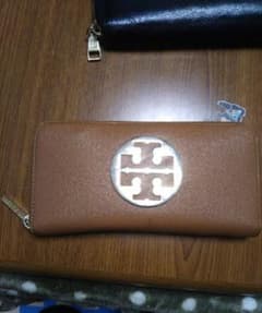 最終値下げ☆Tory Burch ラウンドファスナー 長財布のサムネイル