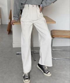 ホワイト デニムパンツ ワイドシルエット Lサイズのサムネイル
